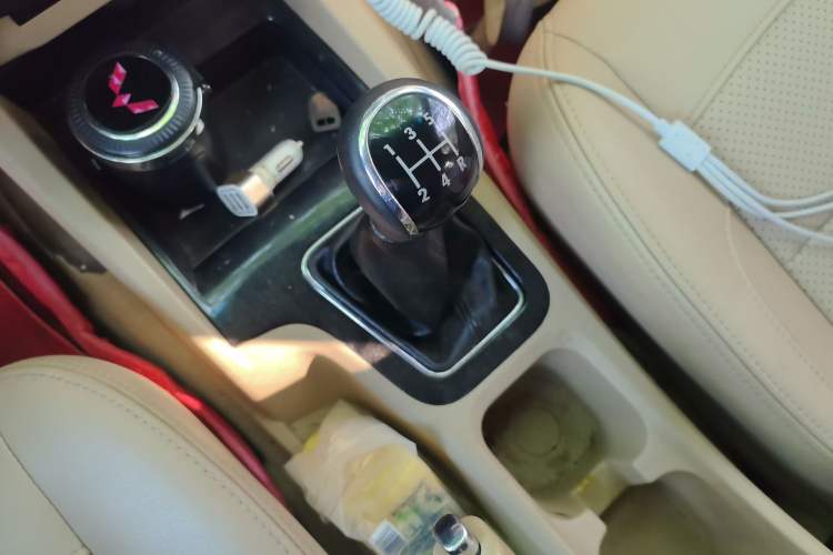 Used Wuling Hongguang 2016 1.5L S1 Deluxe Model China V-standard Gear Lever