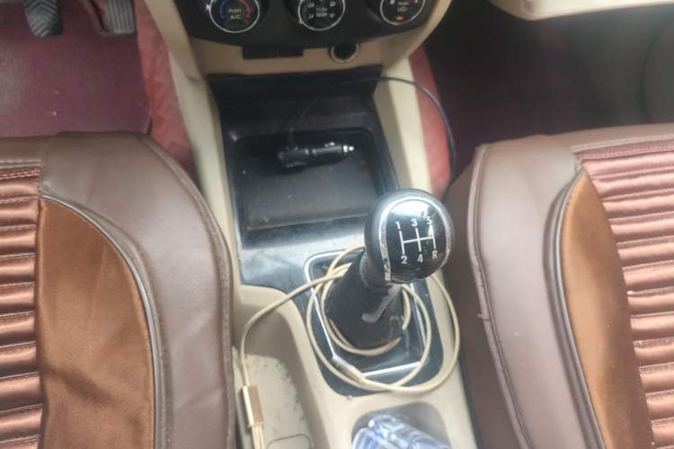 Used Wuling Hongguang 2016 1.5L S1 Deluxe Model China V-standard Gear Lever