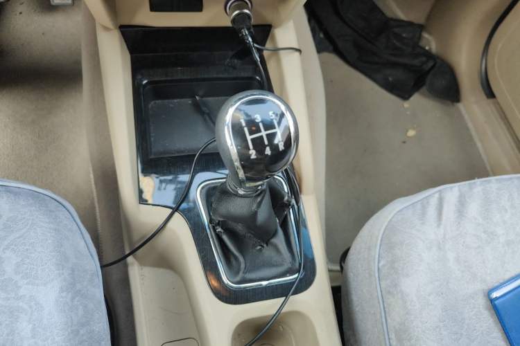 Used Wuling Hongguang 2016 1.5L S1 Deluxe Model China V-standard Gear Lever
