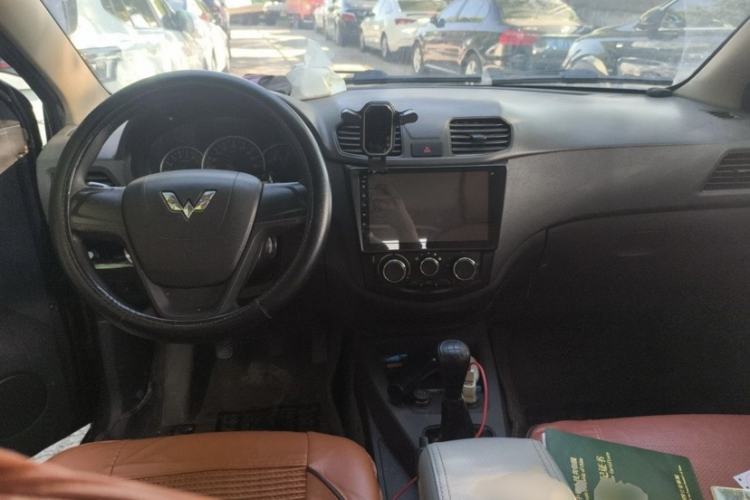 Used Wuling Hongguang 2016 1.5L Restyled S Comfort Version Interior 2