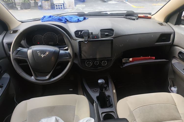 Used Wuling Hongguang 2016 1.5L Restyled S Comfort Version Interior 2