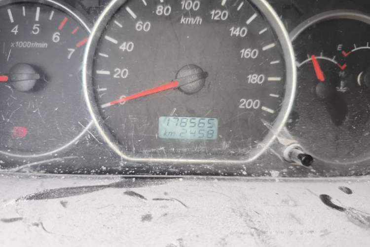 Used Wuling Hongguang 2016 1.5L Restyled S Comfort Version Odometer Close Up