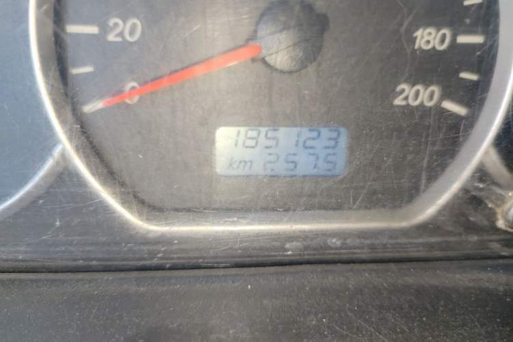 Used Wuling Hongguang 2016 1.5L S Comfort Version Odometer Close Up