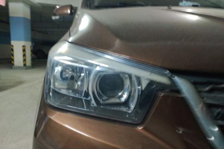 Used Wuling Hongguang 2016 1.5L S1 Deluxe Model China V-standard Right Front Headlight