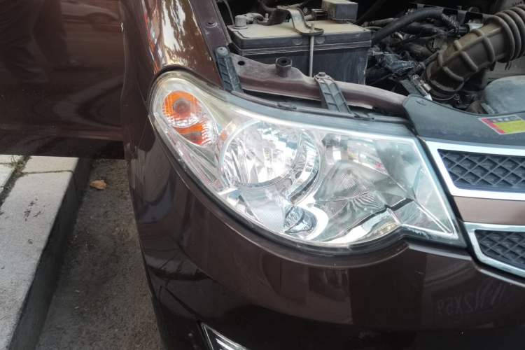 Used Wuling Hongguang 2016 1.5L S Comfort Version Right Front Headlight