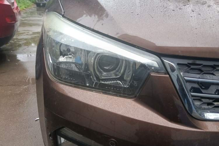 Used Wuling Hongguang 2016 1.5L S1 Deluxe Model China V-standard Right Front Headlight
