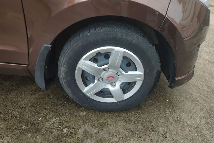 Used Wuling Hongguang 2016 1.5L Restyled S Comfort Version Right Front Wheel Hub