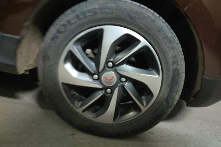 Used Wuling Hongguang 2016 1.5L S1 Deluxe Model China V-standard Right Front Wheel Hub