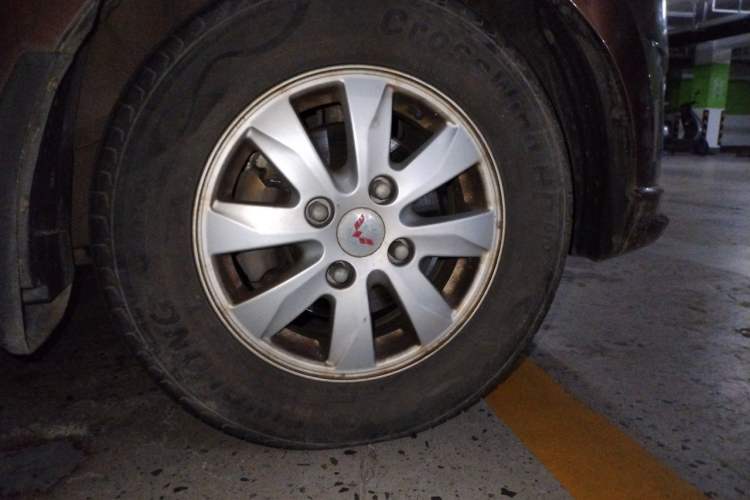 Used Wuling Hongguang 2016 1.5L S Comfort Version Right Front Wheel Hub