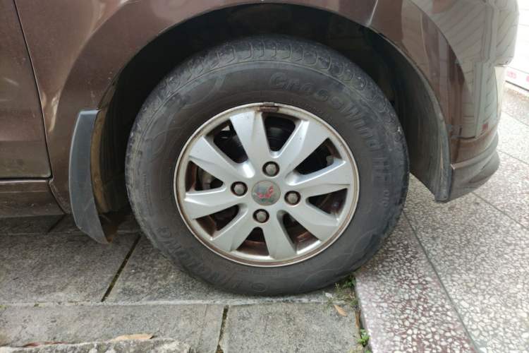 Used Wuling Hongguang 2016 1.5L S Comfort Version Right Front Wheel Hub