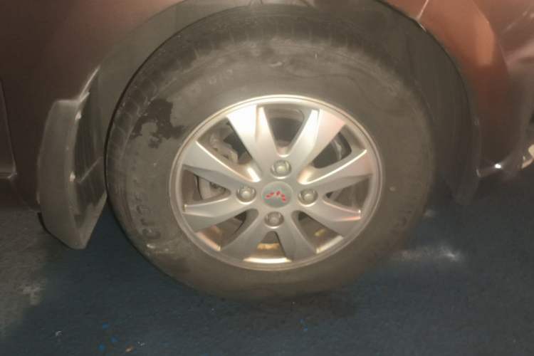 Used Wuling Hongguang 2016 1.5L S Comfort Version Right Front Wheel Hub
