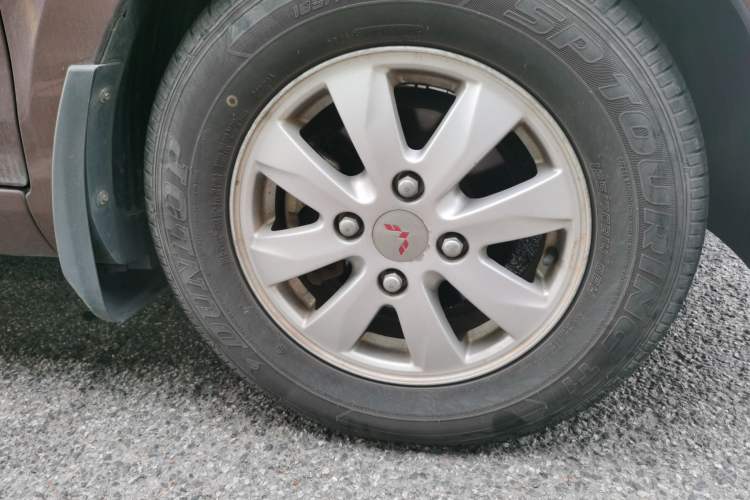Used Wuling Hongguang 2016 1.5L Restyled S Comfort Version Right Front Wheel Hub