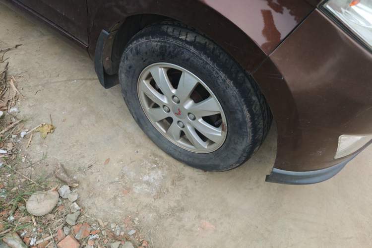 Used Wuling Hongguang 2016 1.5L S1 Deluxe Model China V-standard Right Front Wheel Hub
