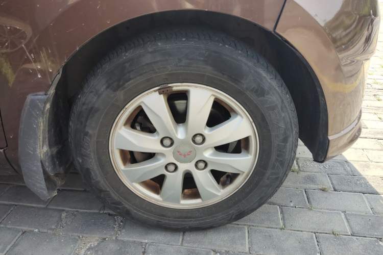 Used Wuling Hongguang 2016 1.5L S Comfort Version Right Front Wheel Hub