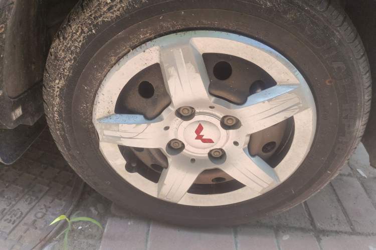 Used Wuling Hongguang 2016 1.5L Restyled S Comfort Version Right Front Wheel Hub