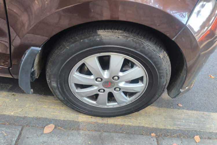 Used Wuling Hongguang 2016 1.5L S Comfort Version Right Front Wheel Hub