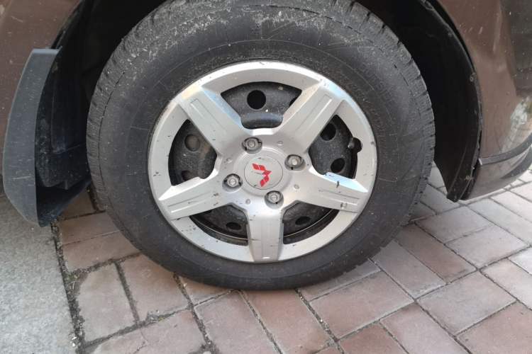 Used Wuling Hongguang 2016 1.5L Restyled S Comfort Version Right Front Wheel Hub