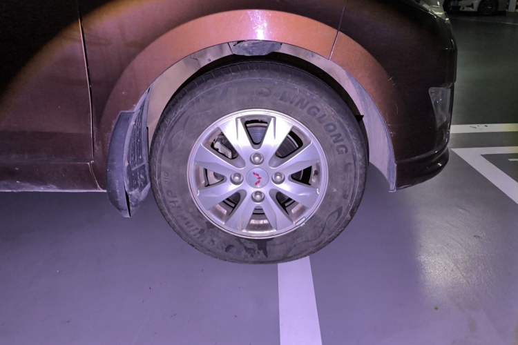 Used Wuling Hongguang 2016 1.5L S Comfort Version Right Front Wheel Hub