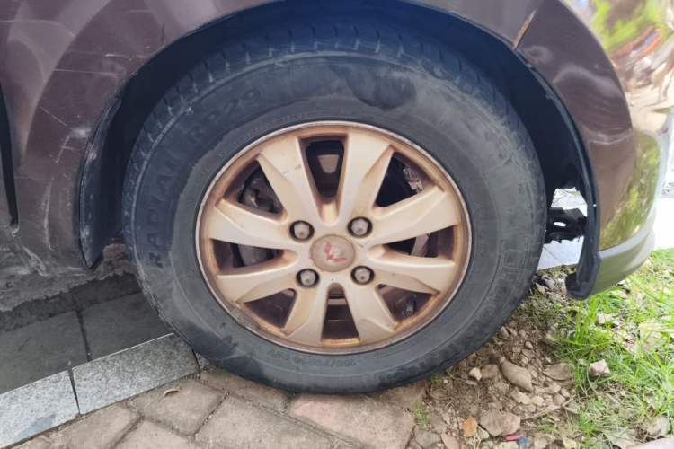 Used Wuling Hongguang 2016 1.5L S Comfort Version Right Front Wheel Hub