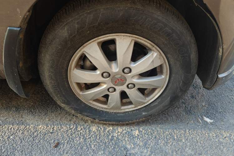 Used Wuling Hongguang 2016 1.5L S Comfort Version Right Front Wheel Hub