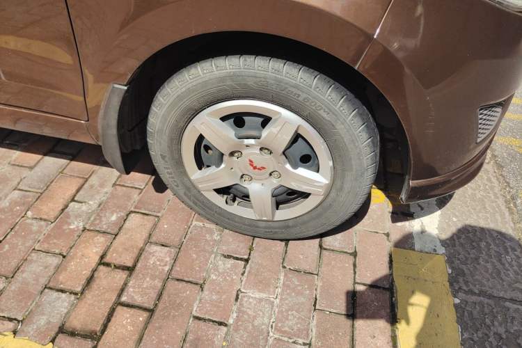 Used Wuling Hongguang 2016 1.5L S Comfort Version Right Front Wheel Hub
