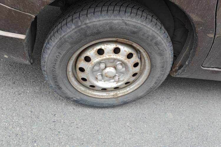 Used Wuling Hongguang 2016 1.5L S Comfort Version Right Front Wheel Hub