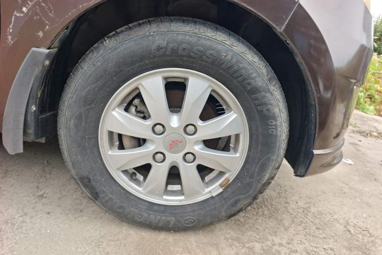 Used Wuling Hongguang 2016 1.5L S Comfort Version Right Front Wheel Hub