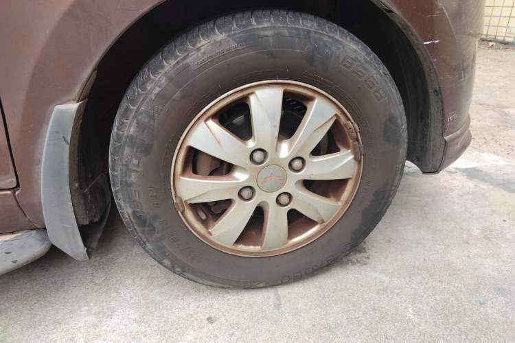 Used Wuling Hongguang 2016 1.5L S Comfort Version Right Front Wheel Hub