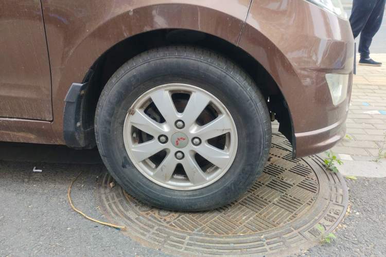 Used Wuling Hongguang 2016 1.5L Restyled S Comfort Version Right Front Wheel Hub