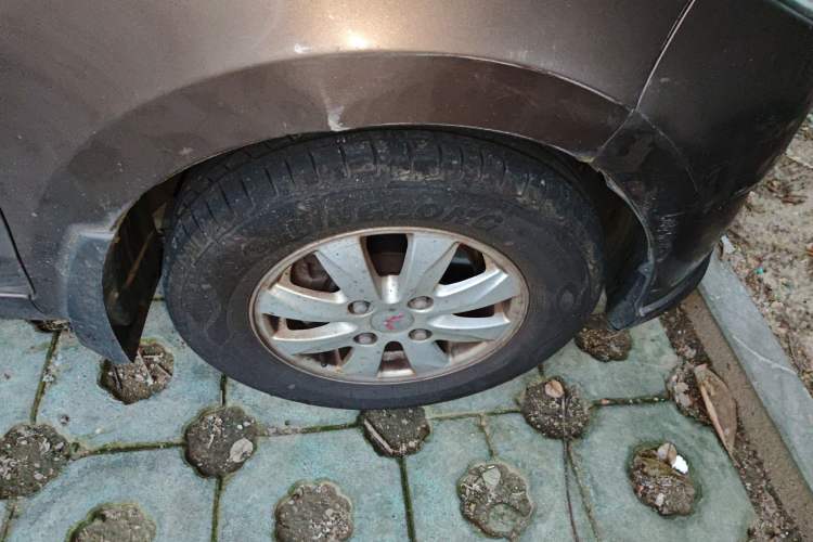 Used Wuling Hongguang 2016 1.5L Restyled S Comfort Version Right Front Wheel Hub