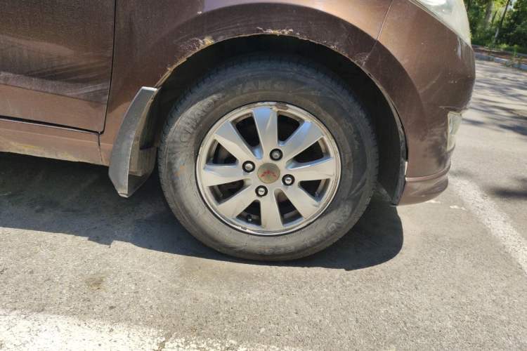 Used Wuling Hongguang 2016 1.5L S Comfort Version Right Front Wheel Hub