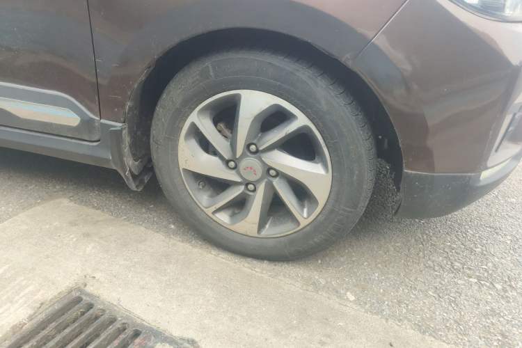 Used Wuling Hongguang 2016 1.5L S1 Deluxe Model China V-standard Right Front Wheel Hub