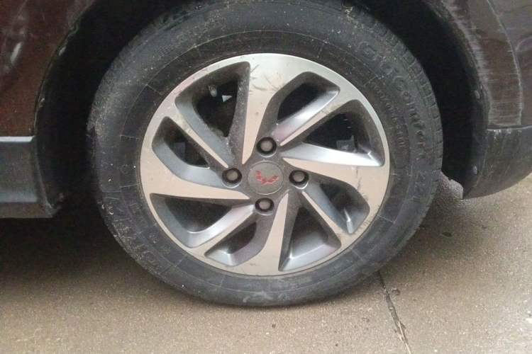 Used Wuling Hongguang 2016 1.5L S1 Deluxe Model China V-standard Right Front Wheel Hub