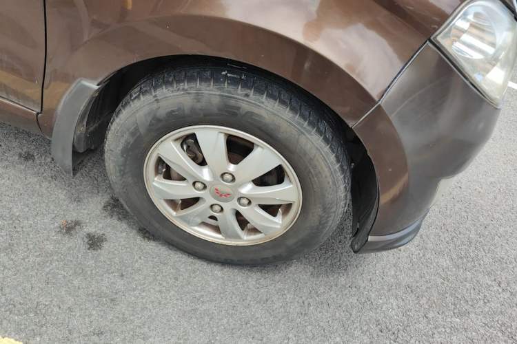 Used Wuling Hongguang 2016 1.5L S Comfort Version Right Front Wheel Hub