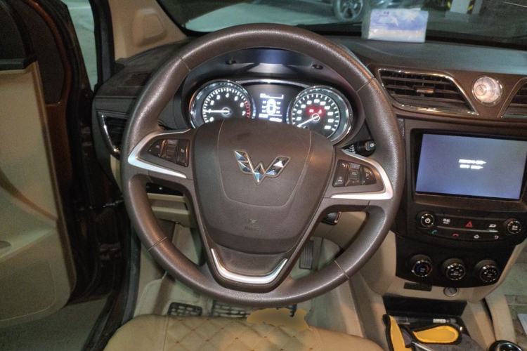 Used Wuling Hongguang 2016 1.5L S1 Deluxe Model China V-standard Steering Wheel
