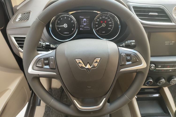 Used Wuling Hongguang 2016 1.5L S1 Deluxe Model China V-standard Steering Wheel