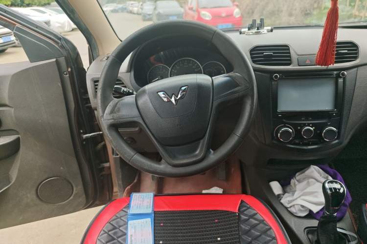 Used Wuling Hongguang 2016 1.5L S1 Deluxe Model China V-standard Steering Wheel