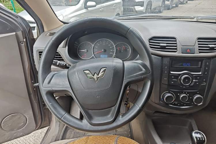 Used Wuling Hongguang 2016 1.5L Restyled S Comfort Version Steering Wheel