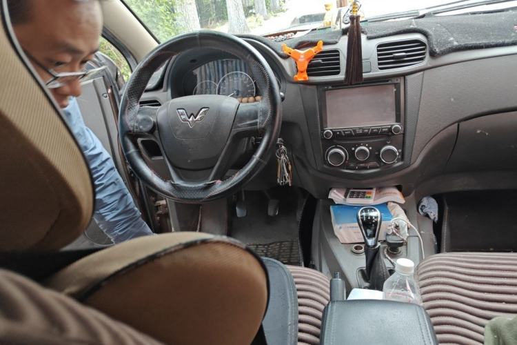 Used Wuling Hongguang 2016 1.5L S Comfort Version Steering Wheel