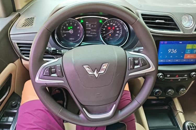 Used Wuling Hongguang 2016 1.5L S1 Deluxe Model China V-standard Steering Wheel