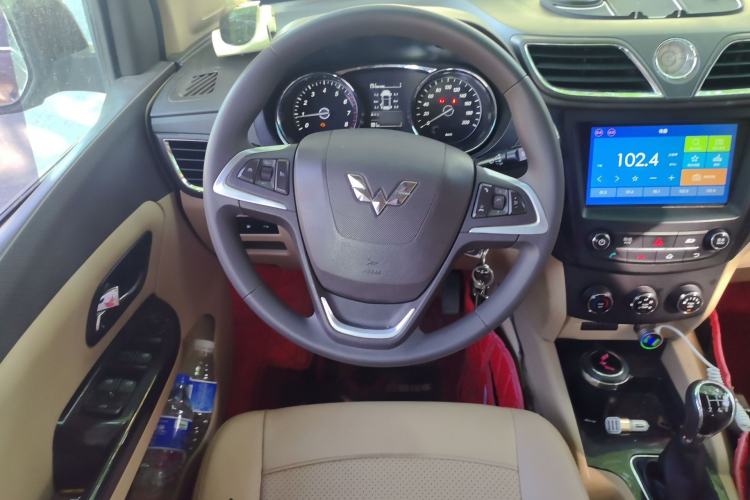 Used Wuling Hongguang 2016 1.5L S1 Deluxe Model China V-standard Steering Wheel