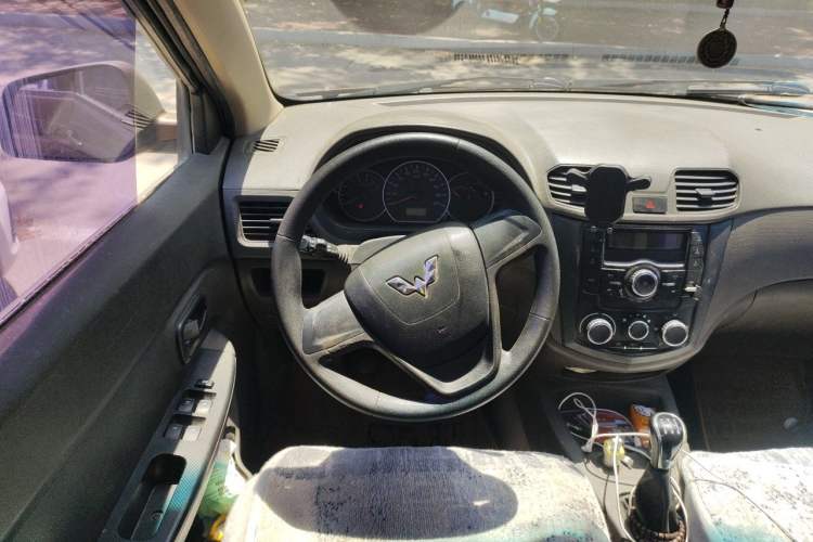 Used Wuling Hongguang 2016 1.5L S Comfort Version Steering Wheel
