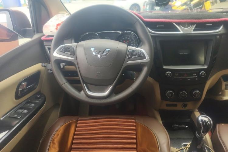 Used Wuling Hongguang 2016 1.5L S1 Deluxe Model China V-standard Steering Wheel