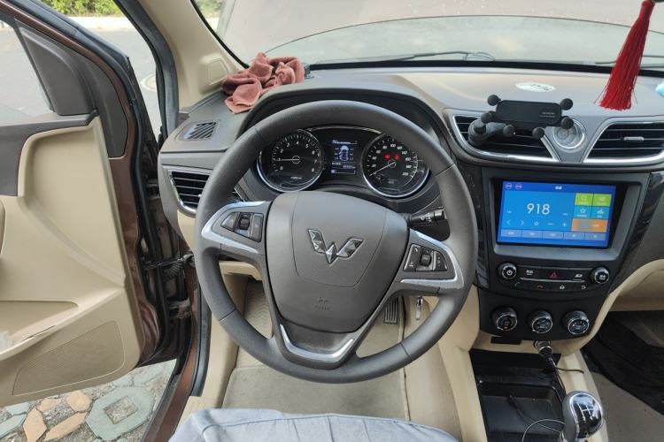 Used Wuling Hongguang 2016 1.5L S1 Deluxe Model China V-standard Steering Wheel