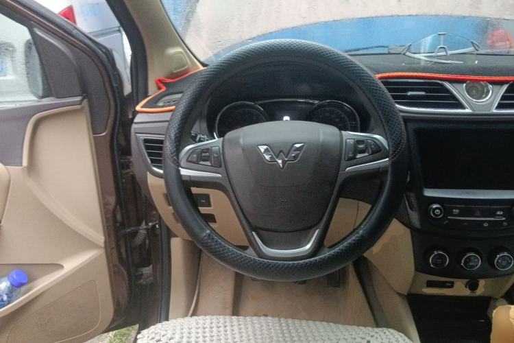 Used Wuling Hongguang 2016 1.5L S1 Deluxe Model China V-standard Steering Wheel