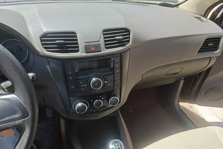 Used Wuling Hongguang 2016 1.5L S Comfort Version Audio And AC Panel