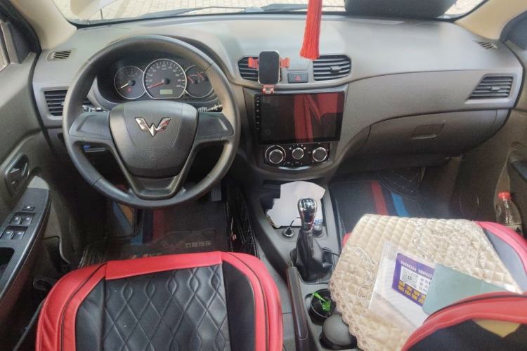Used Wuling Hongguang 2016 1.5L S Comfort Version Center Console