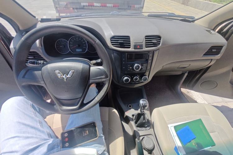 Used Wuling Hongguang 2016 1.5L S Comfort Version Center Console