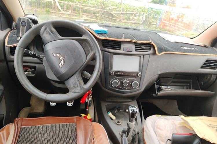 Used Wuling Hongguang 2016 1.5L Restyled S Comfort Version Center Console