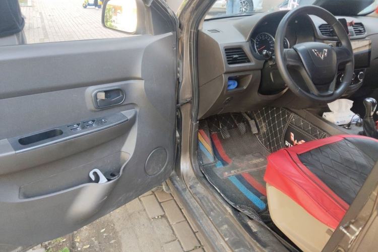 Used Wuling Hongguang 2016 1.5L S Comfort Version Driver Seat